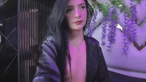 Snapshot of liinzy_rouse chatting on 04-04-26, 03:20 Brittany online show from 04-04-26, 03:20
