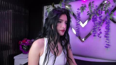 Snapshot of liinzy_rouse chatting on 04-07-26, 02:06 Brittany online show from 04-07-26, 02:06