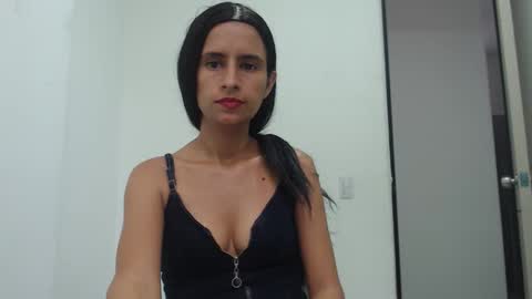 Snapshot of liiz5 chatting on 12-04-25, 02:04 liiz5 online show from 12-04-25, 02:04