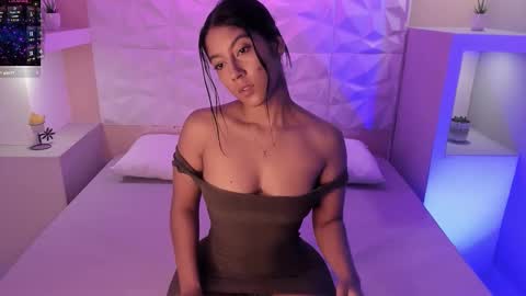 Snapshot of liizjones chatting on 11-19-25, 04:18 LiizJones online show from 11-19-25, 04:18