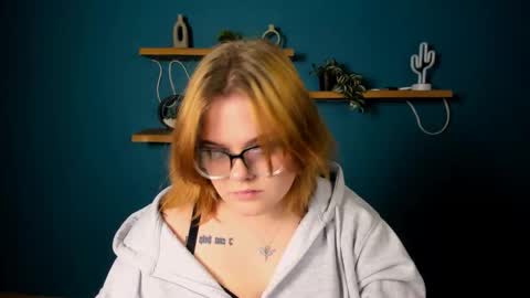 Snapshot of lika_pop chatting on 11-24-25, 07:35 lika_pop online show from 11-24-25, 07:35