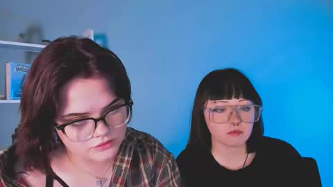 Snapshot of lika_pop chatting on 12-05-25, 08:05 lika_pop online show from 12-05-25, 08:05