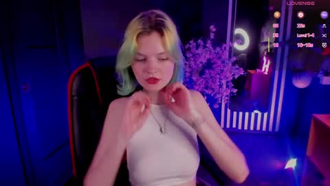 Snapshot of lika_sky chatting on 05-15-26, 04:14 lika_sky online show from 05-15-26, 04:14