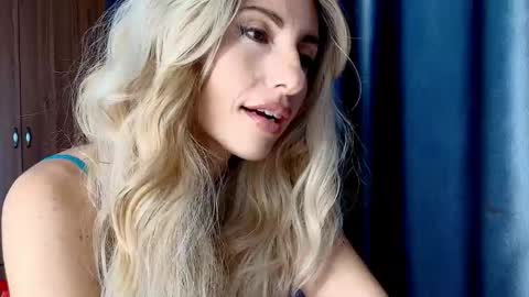 Mia                   Onlyfans link -  online show from 09-10-25, 06:35