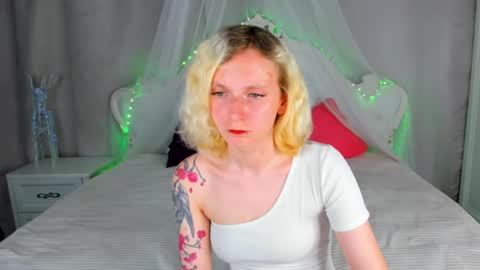 Snapshot of likilip chatting on 06-25-26, 01:38 likilip online show from 06-25-26, 01:38