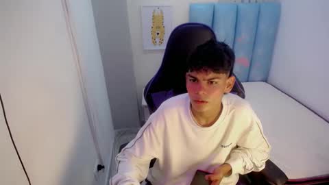 Snapshot of lil_babyyy_ chatting on 12-01-25, 03:11 LIAM online show from 12-01-25, 03:11