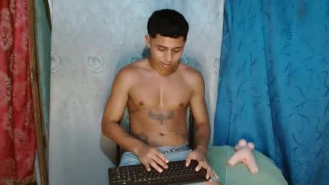 Snapshot of lil_condor_baby chatting on 09-26-25, 01:53 lil_condor_baby online show from 09-26-25, 01:53