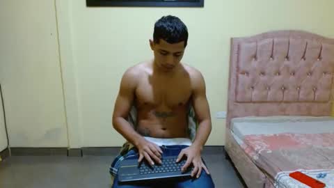 Snapshot of lil_condor_baby chatting on 11-19-25, 03:06 lil_condor_baby online show from 11-19-25, 03:06