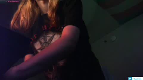 Snapshot of lil_gem chatting on 09-19-25, 12:12 lil gemmie online show from 09-19-25, 12:12
