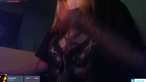 Snapshot of lil_gem chatting on 09-20-25, 01:06 lil gemmie online show from 09-20-25, 01:06