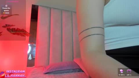 Snapshot of lil_hanna18 chatting on 09-21-25, 11:45 Hanna online show from 09-21-25, 11:45