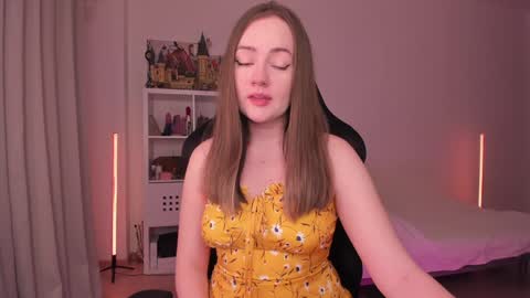 Snapshot of lil_happiness chatting on 02-08-25, 06:33 for free registration 3 online show from 02-08-25, 06:33