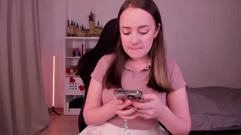 Snapshot of lil_happiness chatting on 02-16-25, 06:21 for free registration 3 online show from 02-16-25, 06:21