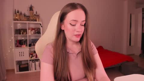 Snapshot of lil_happiness chatting on 09-29-25, 04:01 for free registration 3 online show from 09-29-25, 04:01