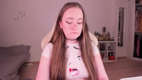 Snapshot of lil_happiness chatting on 12-03-25, 09:02 for free registration 3 online show from 12-03-25, 09:02