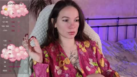 Snapshot of lil_luna_x chatting on 04-28-26, 10:53 little moon online show from 04-28-26, 10:53