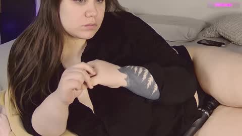 Snapshot of lil_nessa chatting on 02-18-25, 08:38 Nessa Greyrat   if u like me tip 25 tk and put  online show from 02-18-25, 08:38