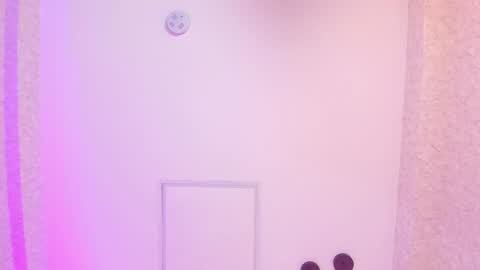 L I L A   online show from 02-04-25, 09:41