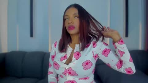 L I L A   online show from 02-10-25, 09:36