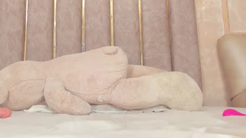 lila bailey  online show from 02-11-25, 01:41