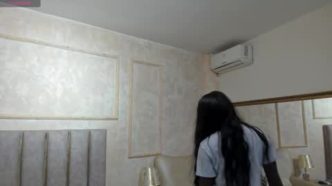 lila bailey  online show from 03-01-25, 07:37