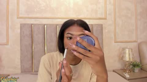 lila bailey  online show from 10-07-25, 07:55