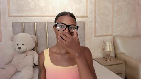 lila bailey  online show from 11-11-25, 07:36