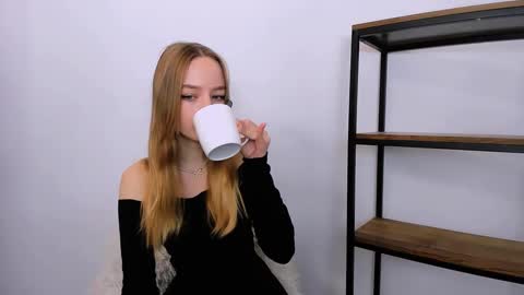 Snapshot of liladesire chatting on 12-02-24, 08:30 LiliaDesire online show from 12-02-24, 08:30