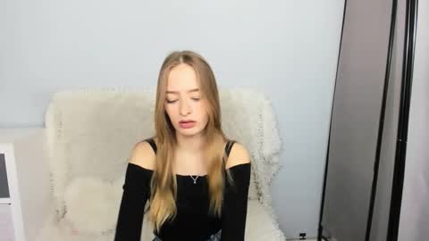 Snapshot of liladesire chatting on 11-17-25, 05:08 LiliaDesire online show from 11-17-25, 05:08