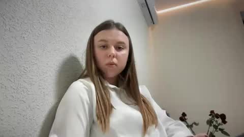 Snapshot of lilae37yis chatting on 10-12-25, 10:25 Lily online show from 10-12-25, 10:25