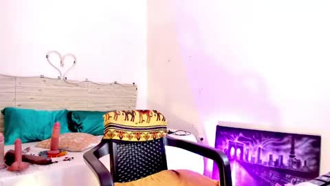 Snapshot of lilah_sweet chatting on 05-01-26, 12:32 Lilah Sweet online show from 05-01-26, 12:32