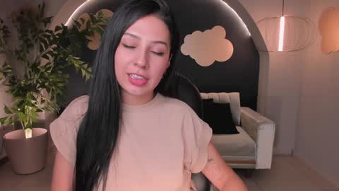 Snapshot of lilawest chatting on 02-09-25, 01:33 Lila West online show from 02-09-25, 01:33