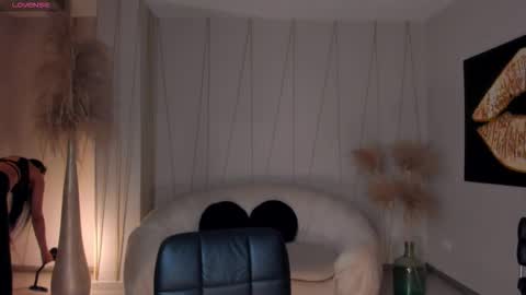 Snapshot of lilawest chatting on 10-09-25, 10:46 Lila West online show from 10-09-25, 10:46