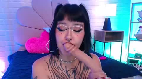 Snapshot of lilcandy19 chatting on 07-23-26, 02:15 lilcandy19 online show from 07-23-26, 02:15