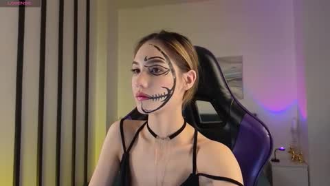 Snapshot of lilcatalia chatting on 10-31-25, 11:22 Hi im Yuki online show from 10-31-25, 11:22