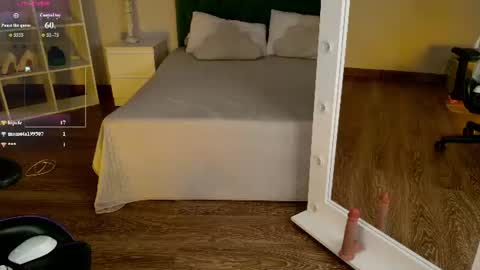 Snapshot of lilcatalia chatting on 06-27-26, 12:22 Hi im Yuki online show from 06-27-26, 12:22