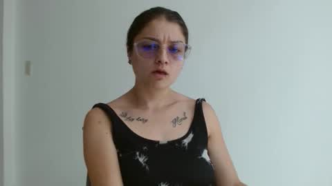 Snapshot of lilcoralinne_0 chatting on 04-06-26, 03:24 Valeri Villalobos IG villa lobosvaleri online show from 04-06-26, 03:24