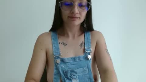Snapshot of lilcoralinne_0 chatting on 04-17-26, 03:37 Valeri Villalobos IG villa lobosvaleri online show from 04-17-26, 03:37