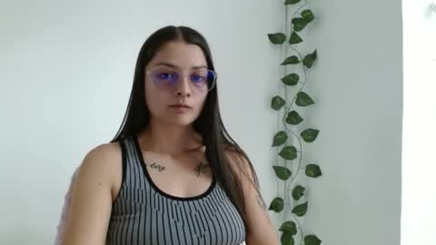 Snapshot of lilcoralinne_0 chatting on 05-08-26, 03:39 Valeri Villalobos IG villa lobosvaleri online show from 05-08-26, 03:39