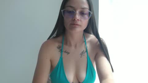 Snapshot of lilcoralinne_0 chatting on 05-09-26, 04:45 Valeri Villalobos IG villa lobosvaleri online show from 05-09-26, 04:45