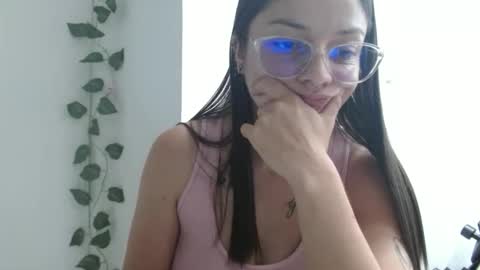 Snapshot of lilcoralinne_0 chatting on 05-11-26, 04:15 Valeri Villalobos IG villa lobosvaleri online show from 05-11-26, 04:15
