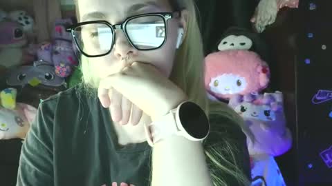 Snapshot of lilemmy1999 chatting on 02-11-25, 03:08 emily ryanson online show from 02-11-25, 03:08