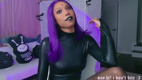 Snapshot of lileviemarie chatting on 10-31-25, 02:34 evie online show from 10-31-25, 02:34