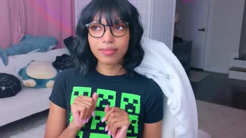 Snapshot of lileviemarie chatting on 01-17-26, 03:00 evie online show from 01-17-26, 03:00