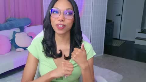 Snapshot of lileviemarie chatting on 03-24-26, 01:32 evie online show from 03-24-26, 01:32