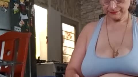 Snapshot of lilhy_mcfly chatting on 03-12-26, 04:24 lilieth online show from 03-12-26, 04:24