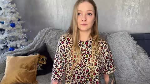 Snapshot of lili_01 chatting on 02-04-26, 06:30 Lili online show from 02-04-26, 06:30