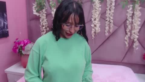 Snapshot of lili_candies chatting on 09-30-25, 01:27 LILI CANDIES online show from 09-30-25, 01:27