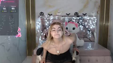 Lili online show from 10-15-25, 04:12