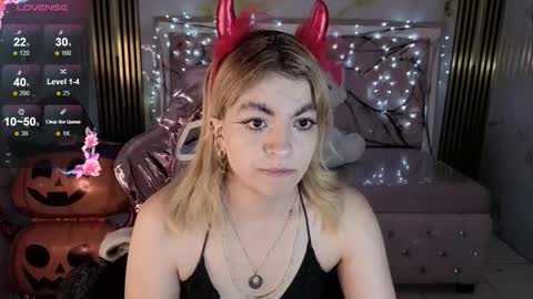 Lili online show from 10-27-25, 03:10